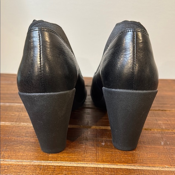 Clark’s Artisan Booties Women’s 6.5 Black - Picture 7 of 9